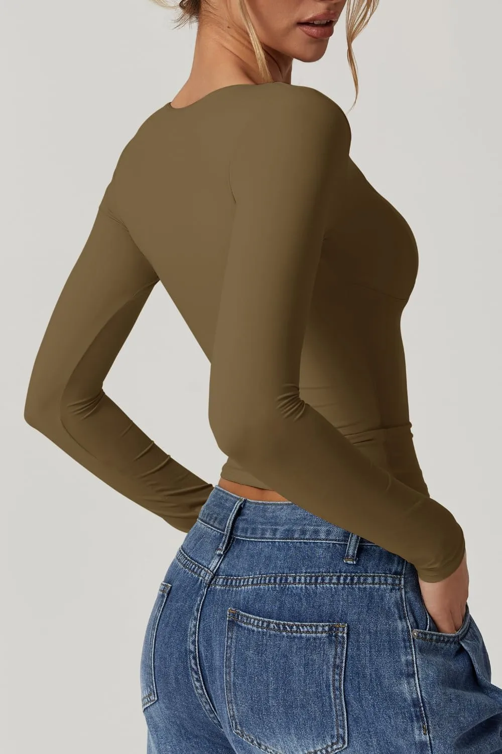 QINSEN Women's Long Sleeve V Neck T Shirts Double Lined Crop Top Seamed Cup Going Out Tops