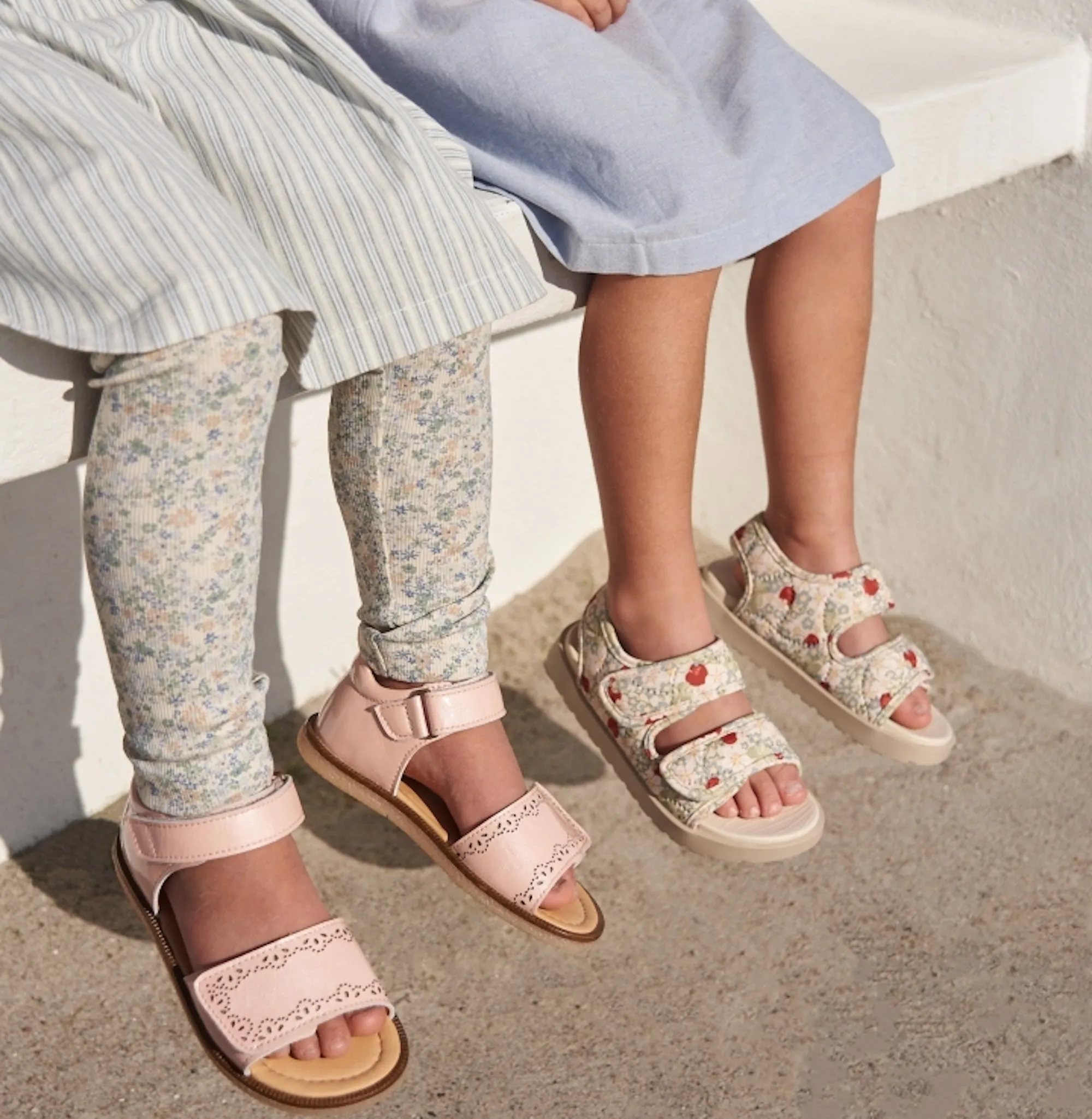 Sandal Open Toe Healy Print - rose strawberries