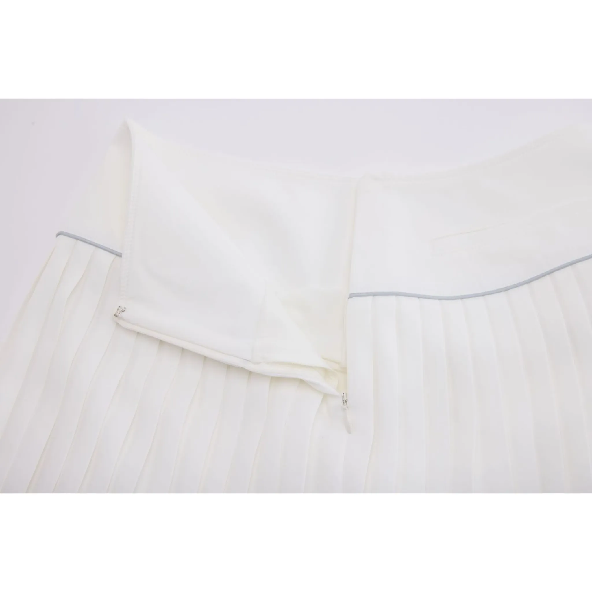 SILK TWIST FLARE PLEATS SKIRT
