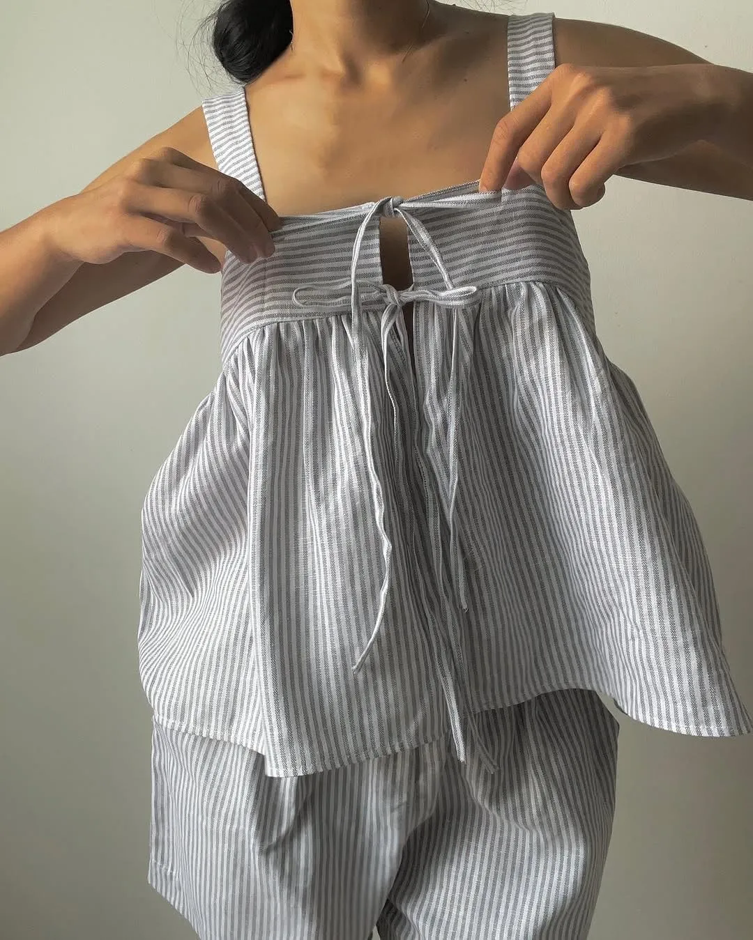 Women Square Neck Tank Top Y2k Bow Tie Front Adjustable Straps Pleated Cami Top Sleeveless Flowy Loose Shirt Blouse