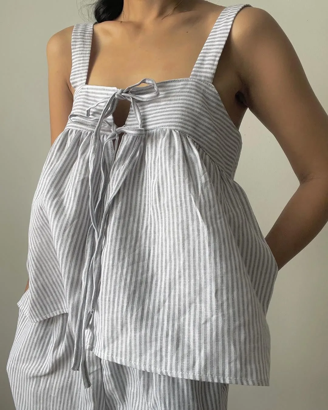 Women Square Neck Tank Top Y2k Bow Tie Front Adjustable Straps Pleated Cami Top Sleeveless Flowy Loose Shirt Blouse