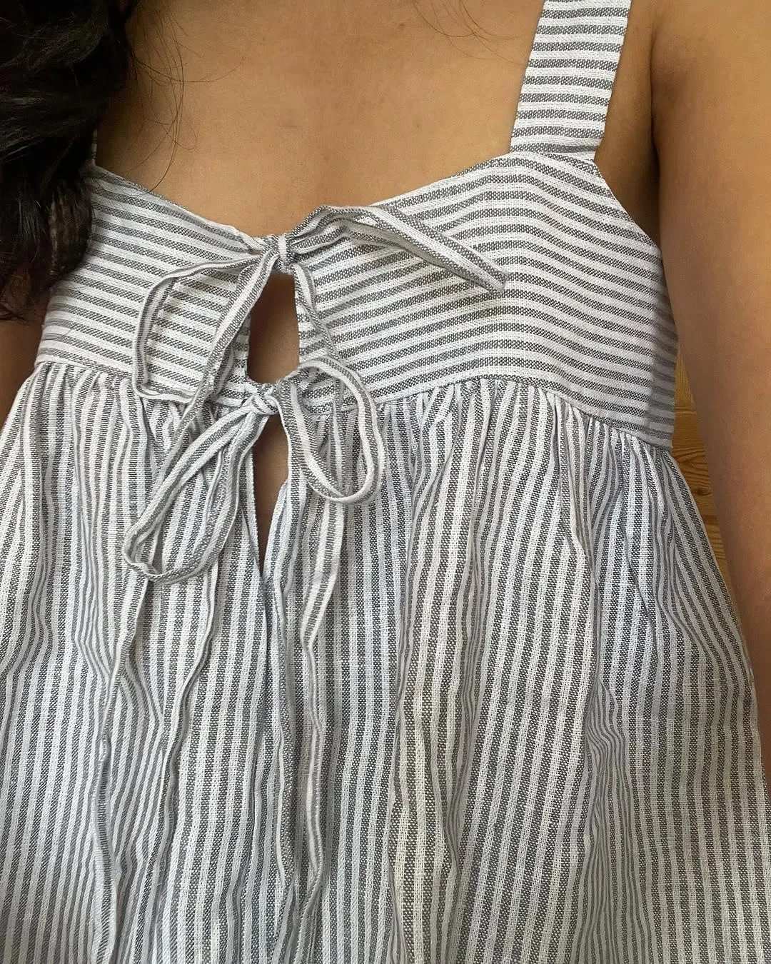 Women Square Neck Tank Top Y2k Bow Tie Front Adjustable Straps Pleated Cami Top Sleeveless Flowy Loose Shirt Blouse