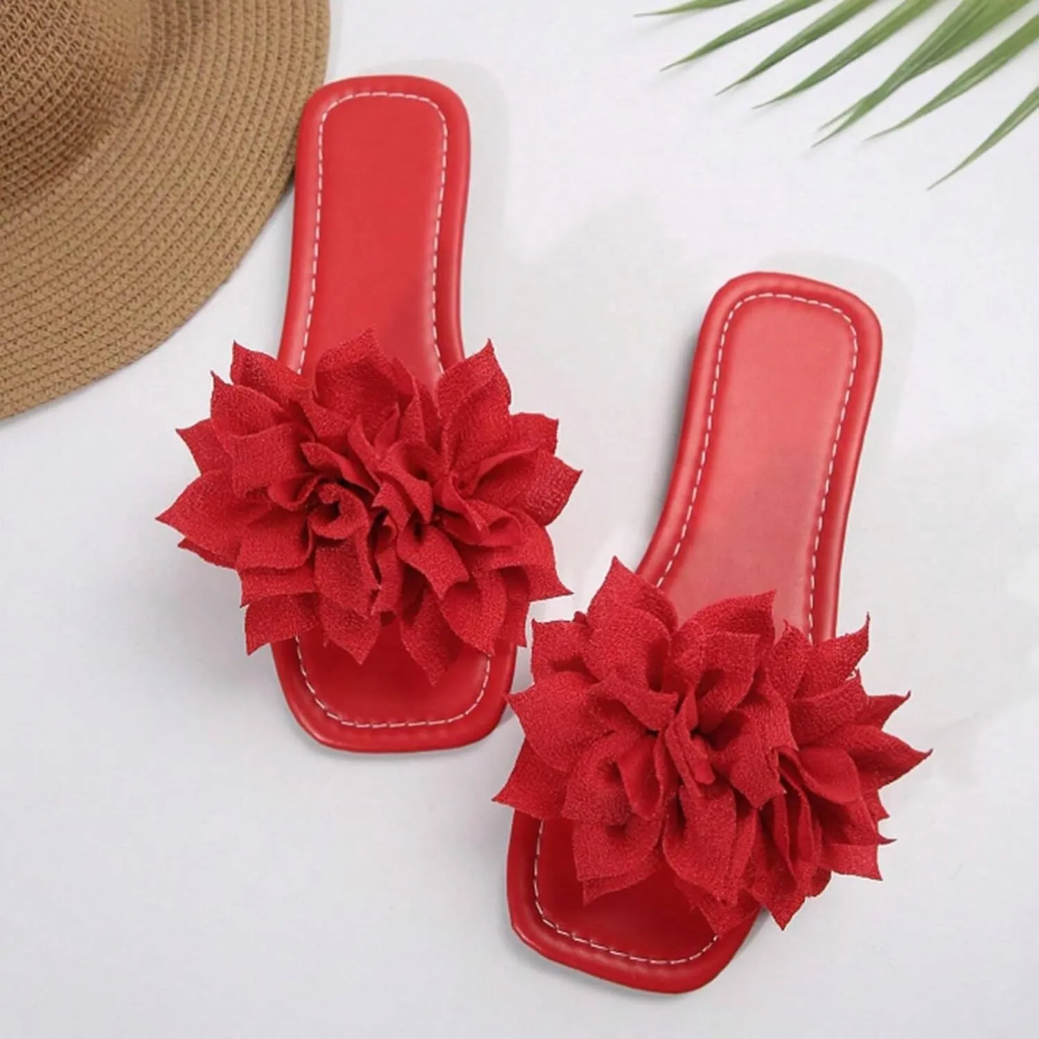 Women's Summer Flat Sandals Fashion Floral Embellishments Beach Slippers Versatile Leather Dress Sandals