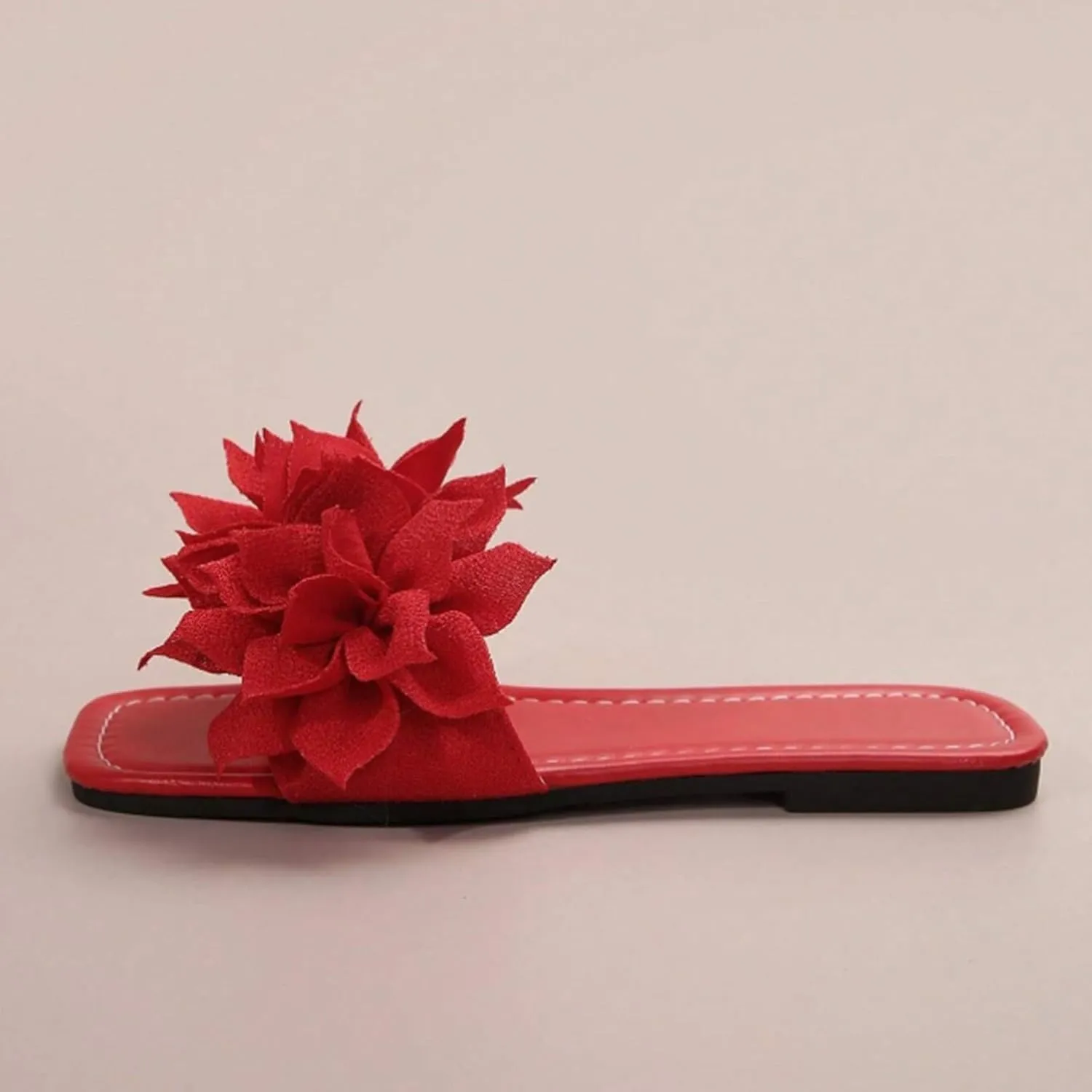Women's Summer Flat Sandals Fashion Floral Embellishments Beach Slippers Versatile Leather Dress Sandals
